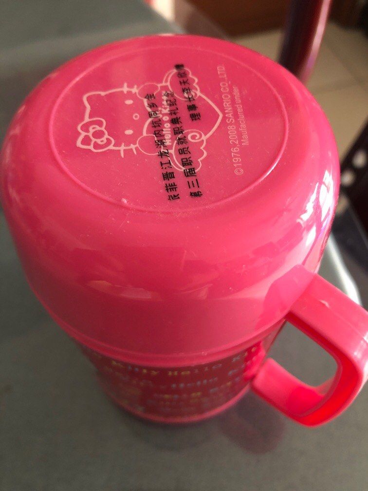 Sanrio Hello Kitty Insulating Mug with cap and spoon (Category: Coffee & Tea Tableware) located in Quezon City. Submitted by therosa (Listing ID 1392699117, Image 3). Description: Magnetic spoon Japan Hello Kitty.