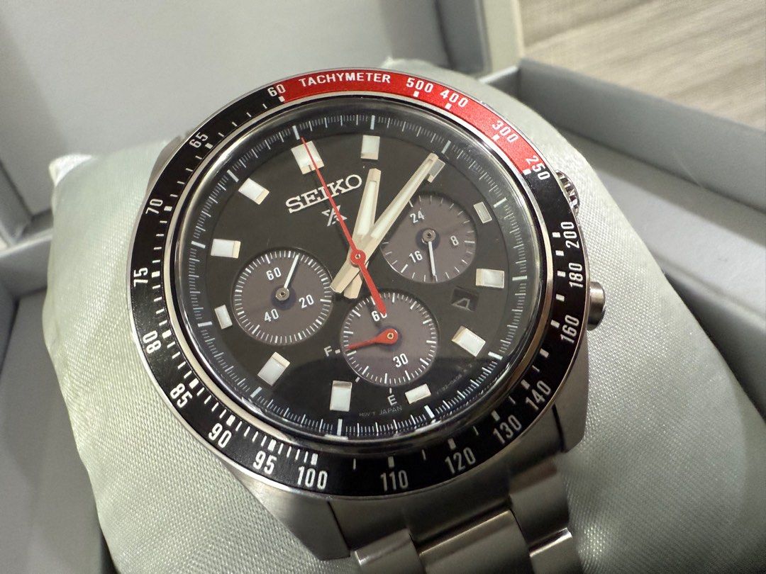 Seiko Speedtimer Coke SSC915 (Category: Men's Watches) located in Las Pinas. Submitted by cnp2021 (Listing ID 1392734302, Image 2). Description: USED SEIKO SPEEDTIMER COKE SSC915 - Local AD Purchased April 2025 Box Manuals Warranty card Extra links 9.8/10 Physical condition Grab/Lalamove/Gogoexpress/LBC BDO/BPI/Gcash/Layaway 🏷️ : Php 19,990 📍: Las Pinas DM us for inquiries @kicksntech.