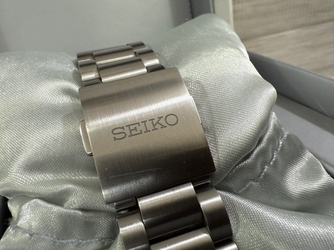 Seiko Speedtimer Coke SSC915 (Category: Men's Watches) located in Las Pinas. Submitted by cnp2021 (Listing ID 1392734302, Image 3). Description: USED SEIKO SPEEDTIMER COKE SSC915 - Local AD Purchased April 2025 Box Manuals Warranty card Extra links 9.8/10 Physical condition Grab/Lalamove/Gogoexpress/LBC BDO/BPI/Gcash/Layaway 🏷️ : Php 19,990 📍: Las Pinas DM us for inquiries @kicksntech.