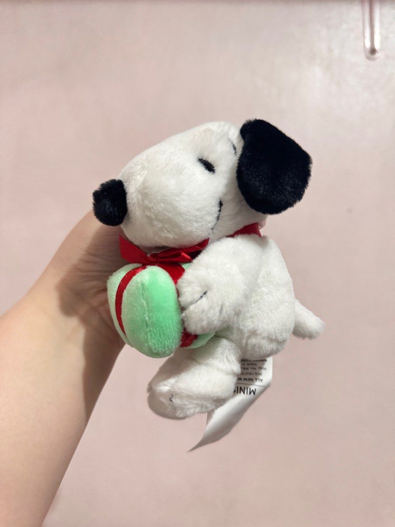 Snoopy Miniso Christmas gift charm (Category: Character Goods) located in Pasay City. Submitted by cnr.ph (Listing ID 1392835050, Image 1). Description: Like new; no etiketa 💗 I only do lalamove/grab express for now. Pasay City.