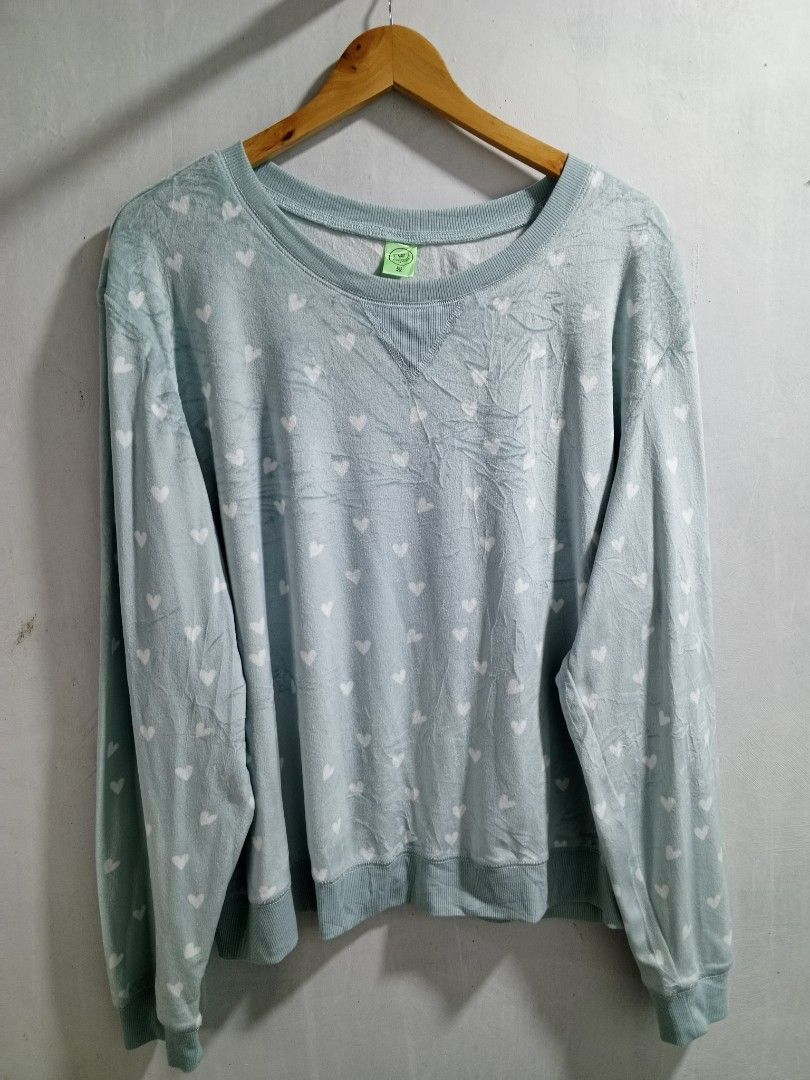 Soft Fleece Sweater Thrifted Preloved (Category: Coats, Jackets and Outerwear) located in Rizal. Submitted by ThriftRacks (Listing ID 1392844970, Image 2). Description: preloved soft fleece sweater.
