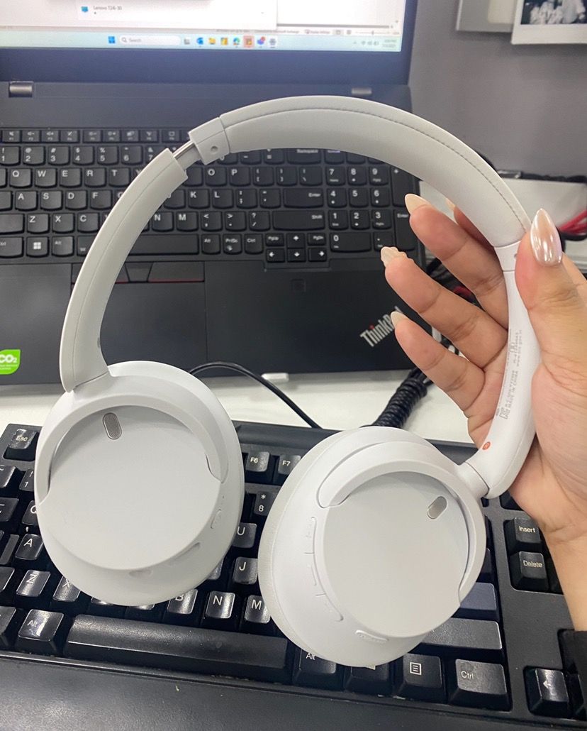 SONY WH-CH720N (Category: Headphones & Headsets) located in Taguig. Submitted by faye_tdns (Listing ID 1392857907, Image 2). Description: SONY WH-CH720N Purchased July 3, 2025 (SONY MARKET MARKET) In a very good condition Free Case Bought for 6,000 Rfs : switch to airpods .