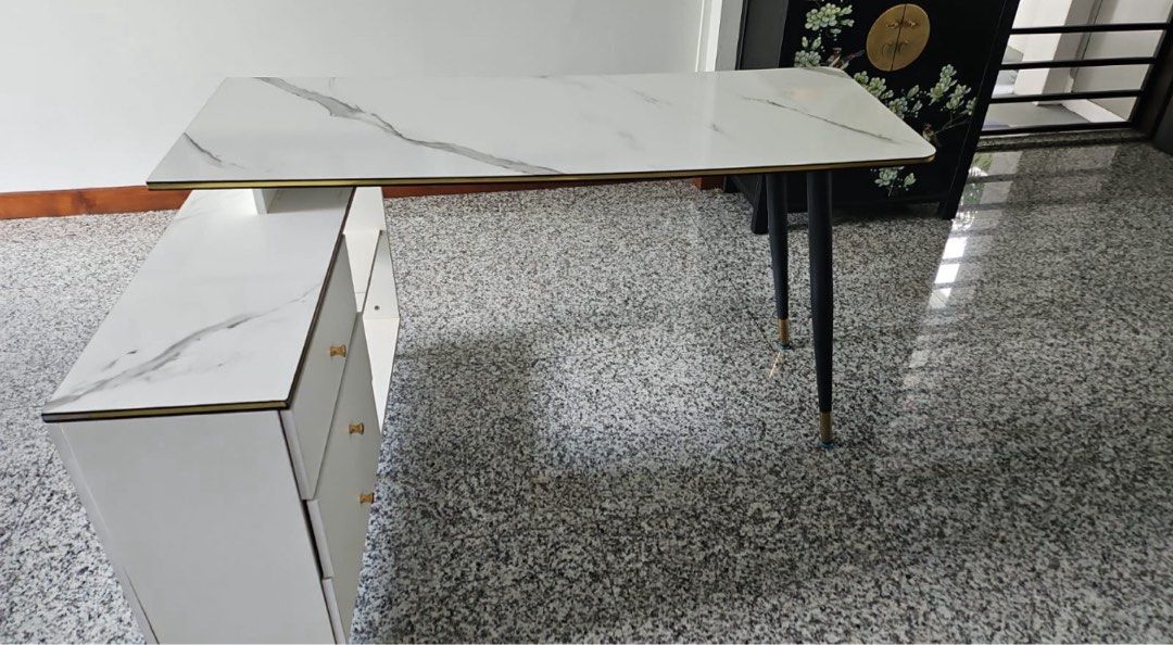 Study Table (Category: Tables & Sets) located in Singapore. Submitted by tsk2007 (Listing ID 1392723854, Image 2). Description: 1.4 x 55 cm Side return 1.1m x 30cm White with gold trimming .