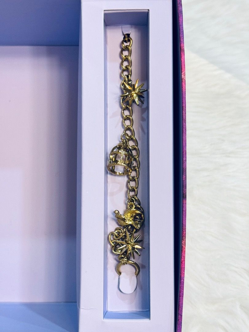 Taylor Swift Wonderstruck Charm Bracelet (Category: Bracelets) located in Cainta. Submitted by samthingsph (Listing ID 1392743518, Image 1). Description: Rare charm bracelet from speak now era .