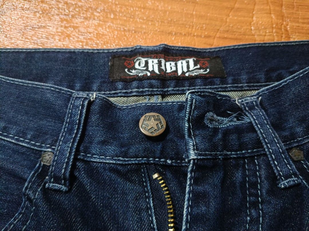 TRIBAL STRAIGHT CUT JEANS (Category: Jeans) located in Batangas. Submitted by ritsmundo1994 (Listing ID 1392784218, Image 3). Description: Size 28 Goods na goods pa. Parang bago. Matigas pa pagka-maong. Straight cut.