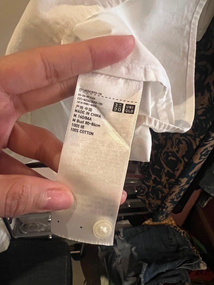Uniqlo longsleeve polo blouse (Category: Blouses) located in Manila. Submitted by apreloved.co (Listing ID 1392743270, Image 3). Description: RFS: Too many polos, needed a smaller size due to weight loss. Issue: None.