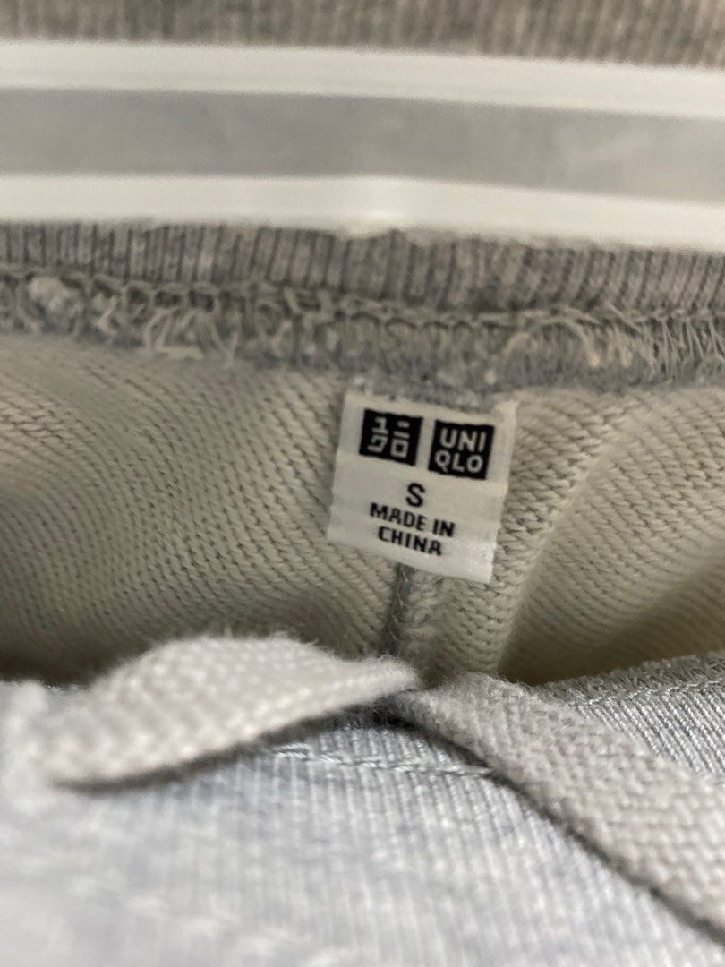 Uniqlo Unisex Sweatpants (Category: Activewear) located in Rizal. Submitted by angelogarcy (Listing ID 1392792169, Image 3). Description: - in good condition (no tear) - pink spots at the back but barely noticeable (as seen in the last image) - location at Cainta, Rizal near Sta. Lucia - buyer shoulders delivery fee - pay via Seabank, GoTyme, or GCash .