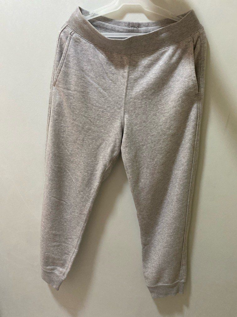 Uniqlo Unisex Sweatpants (Category: Activewear) located in Rizal. Submitted by angelogarcy (Listing ID 1392792169, Image 1). Description: - in good condition (no tear) - pink spots at the back but barely noticeable (as seen in the last image) - location at Cainta, Rizal near Sta. Lucia - buyer shoulders delivery fee - pay via Seabank, GoTyme, or GCash .
