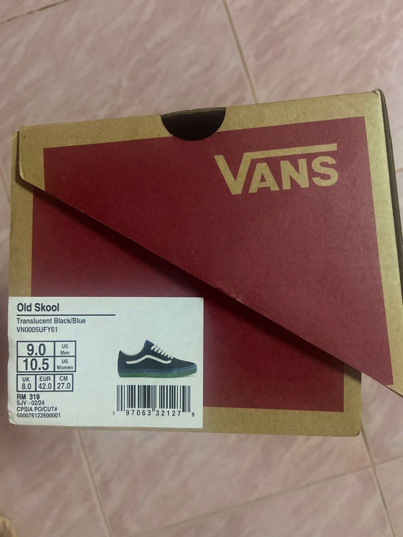 Vans translucent (Category: Sneakers) located in Setiu. Submitted by m4r5805 (Listing ID 1392704089, Image 3). Description: Size 8.5 uk 27cm Condition used like new Deadstock RM450 nego .