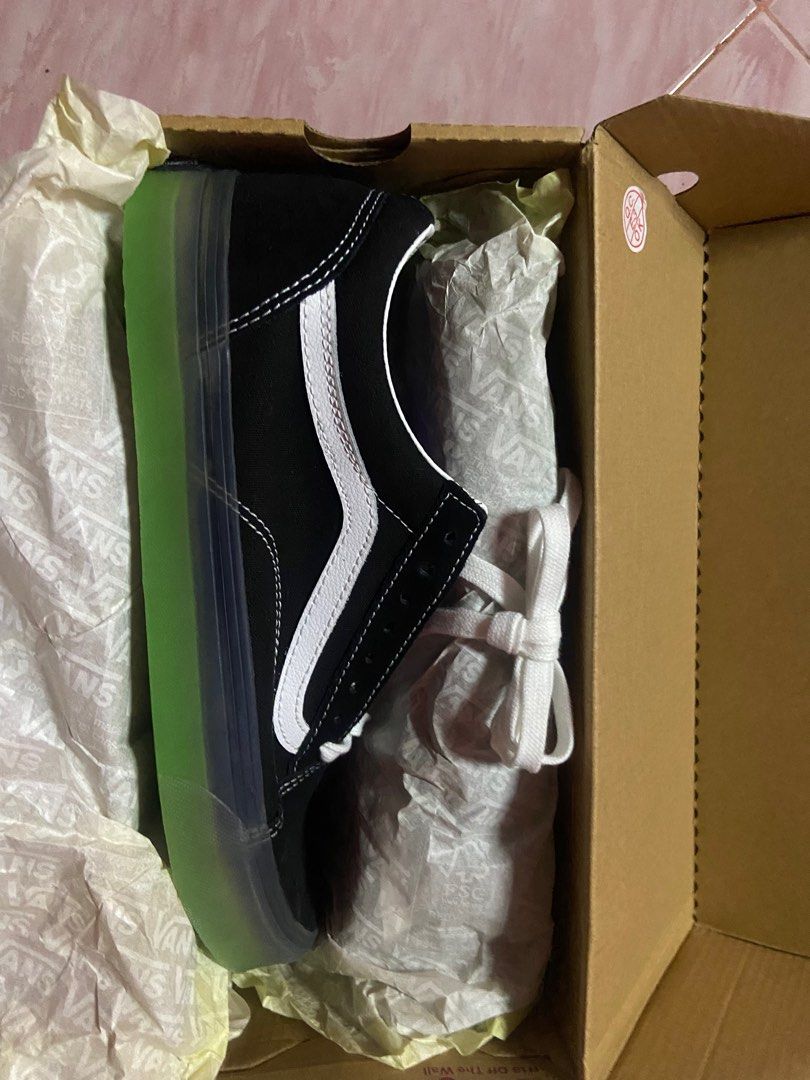 Vans translucent (Category: Sneakers) located in Setiu. Submitted by m4r5805 (Listing ID 1392704089, Image 2). Description: Size 8.5 uk 27cm Condition used like new Deadstock RM450 nego .