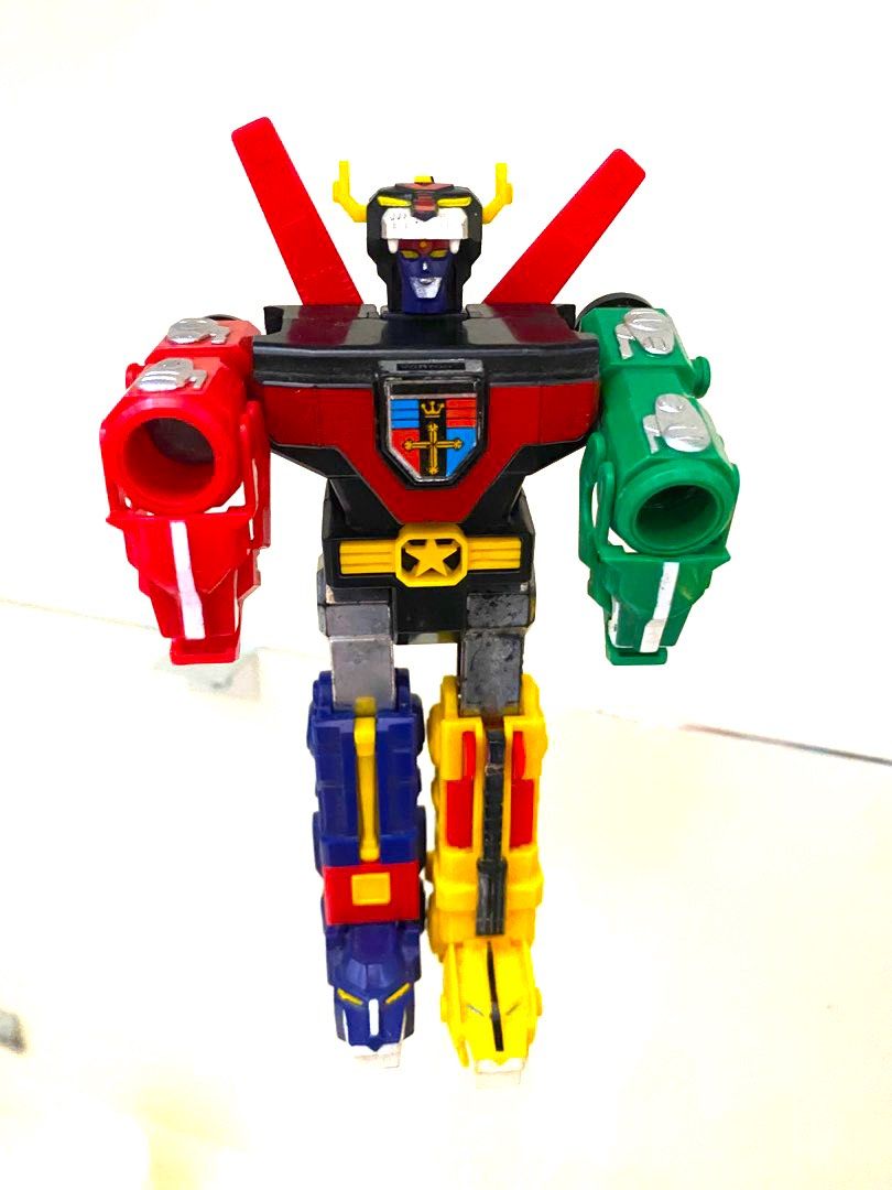 VOLTRON, MOST COVETED & ELUSIVE LOOKOUT BINOCULARS 1985 (Category: Vintage Collectibles) located in Makati City. Submitted by celebrityauctions (Listing ID 1392807748, Image 2). Description: Behold a truly exceptional find: the VOLTRON, Defender of the Universe Lookout Binoculars, Circa 1985. This isn’t just a vintage toy; it’s a genuine collector’s piece, a rare and hard-to-find relic from the golden age of robotics and animation. this iconic Vo