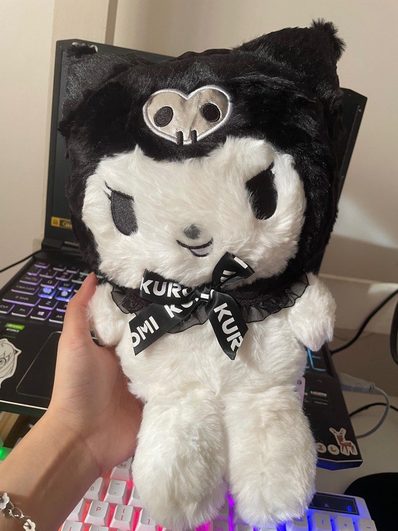 [w pptag] we are kuromi plush (Category: Plushies & Soft Toys) located in Calamba. Submitted by gilbns (Listing ID 1392808602, Image 3). Description: wts lfb we are kuromies 5 plush 〰️ with ptag 〰️ like new 〰️ onhand hard let go since it’s one of my prettiest and softest plush 🥹 rfs: need funds & space bought this for 2,900 php but u can dm me ur offers! 🤍 (negotiable pa esp if payo!).