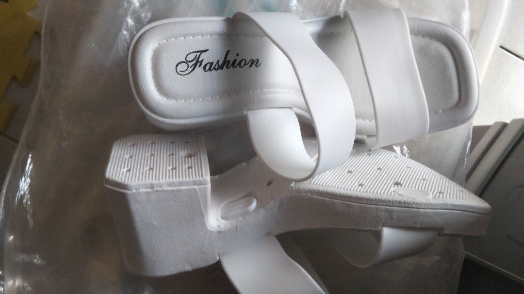 White sandals for women (Category: Sandals) located in Marikina City. Submitted by mbf0911 (Listing ID 1392813196, Image 1). Description: size 7.