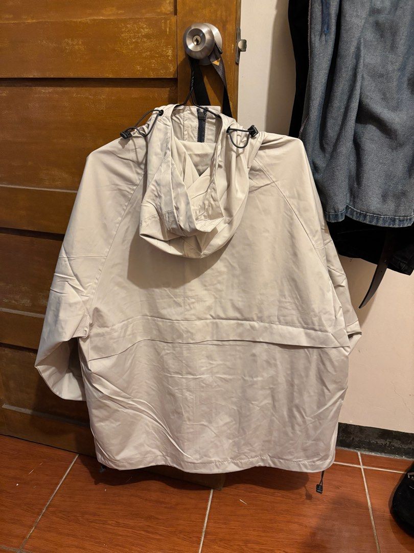 WINDBREAKER CREAM COLOR (Category: Coats, Jackets and Outerwear) located in Antipolo. Submitted by jerom19 (Listing ID 1392742994, Image 3). Description: Dimes in inches Length - 29 Width - 24 Double zip Zippers working Ang kapal neto parang nylon ng uniqlo Ewan ano brand Can zip up into a blacklava 3xl on tag Discount in sure buyer ISSUE : may mantya onti sa last pic.