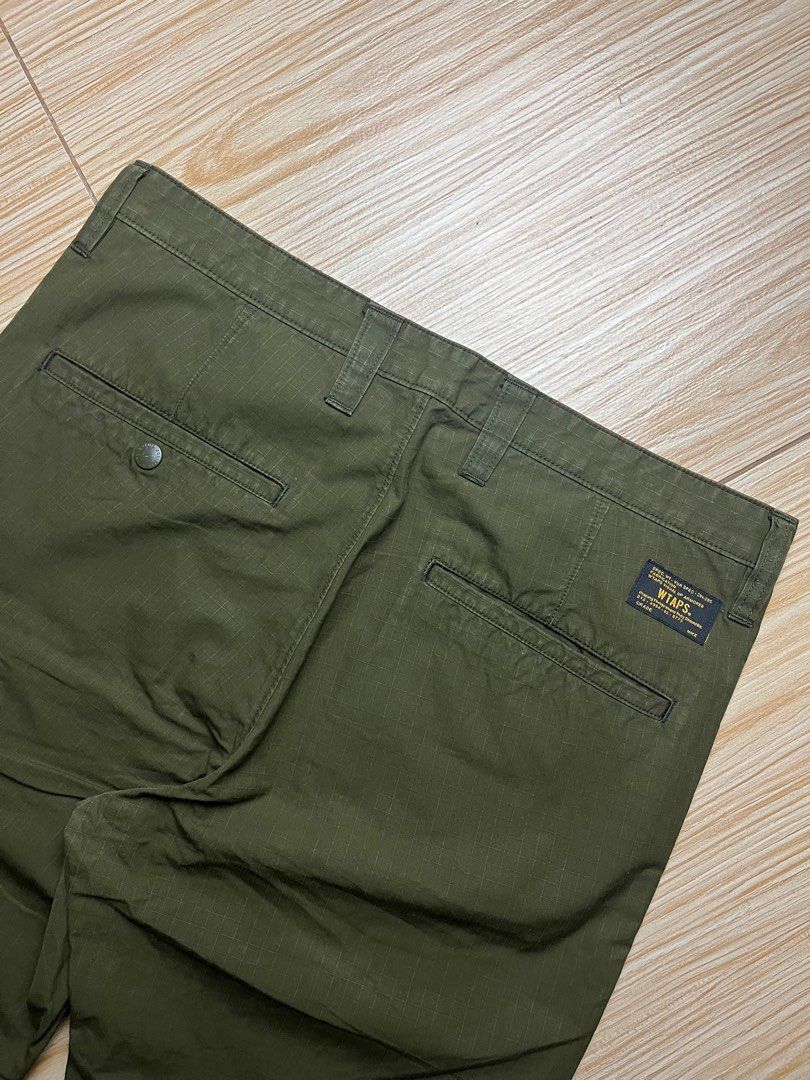 WTAPS Men’s Straight Cut Chino Pants. (Category: Chinos) located in Davao. Submitted by repeats.exe (Listing ID 1392855153, Image 1). Description: Size: Medium / 32 Dimes Waist: 32 Length: 40 & 1/2 inches Leg Hole/Opening: 7 & 1/2 inches Condition: Like New No issue Direct Message to Purchase.📩.