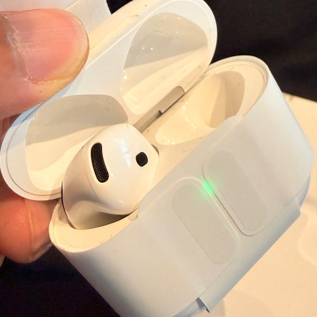 Airpods 4 ANC (NO RIGHT POD) (Category: Headphones & Headsets) located in Makati City. Submitted by p0p0y (Listing ID 1392911772, Image 2). Description: Since I left my RIGHT earbud somewhere, I’ll have to rely on my AirPods Pro as my primary earbuds Still under warranty until December 2025 Has box and receipt.