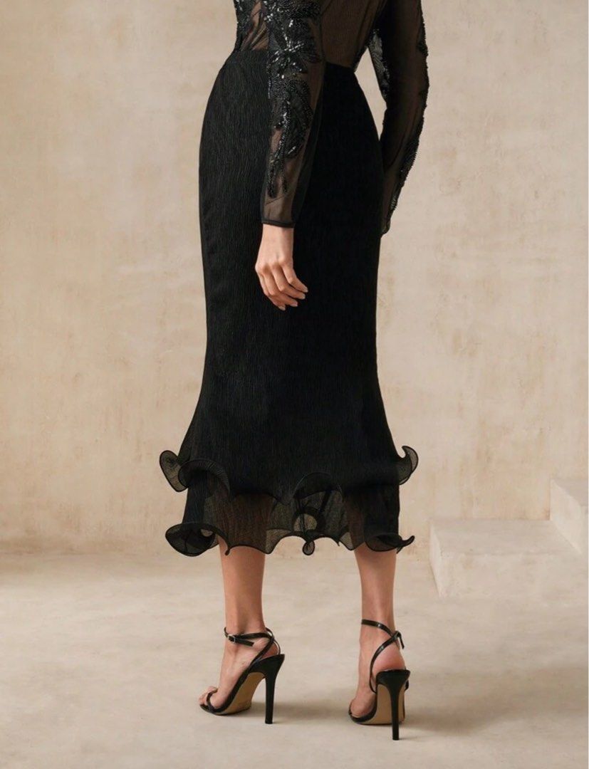 Anewsta Pleated Long Skirt (Category: Skirts) located in Cebu City. Submitted by impulsive__ (Listing ID 1392883304, Image 2). Description: Still with tag. Fitted only.