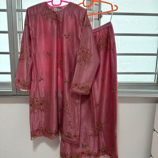 (Category: ) located in . Submitted by shopwithuna (Listing ID 1392981252, Image 1). Description: .