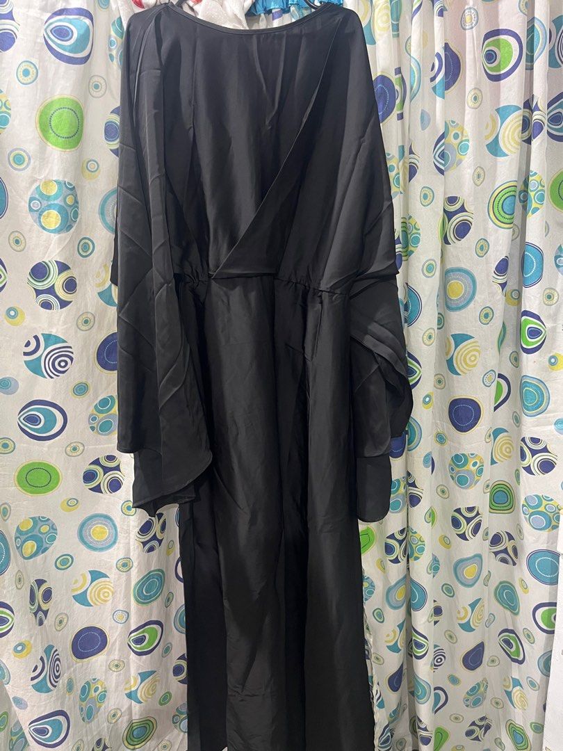 Black formal dress (Category: Evening dresses & gowns) located in Muntinlupa City. Submitted by cherryberryshop (Listing ID 1392955157, Image 1). Description: Size Small from Shein Brandnew.
