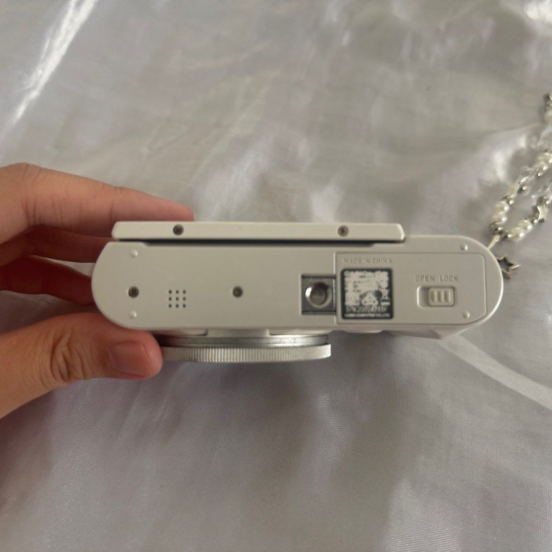 Casio Exilim EX-ZR3600 Digital Camera (Category: Cameras) located in Manila. Submitted by caramelbliss (Listing ID 1392893023, Image 2). Description: No meet ups. Delivery only. - 12.1MP 1/1.7” CMOS sensor - 12x Optical Zoom (25-300mm) + 24x digital zoom. Near the camera lens, you can move it to use for zooming. - Flip-up 3.0” LCD screen - Full HD 1080p video recording - Wi-Fi + Bluetooth photo transfer - Make-up & Beauty Mode, Selfie Art, Time-l