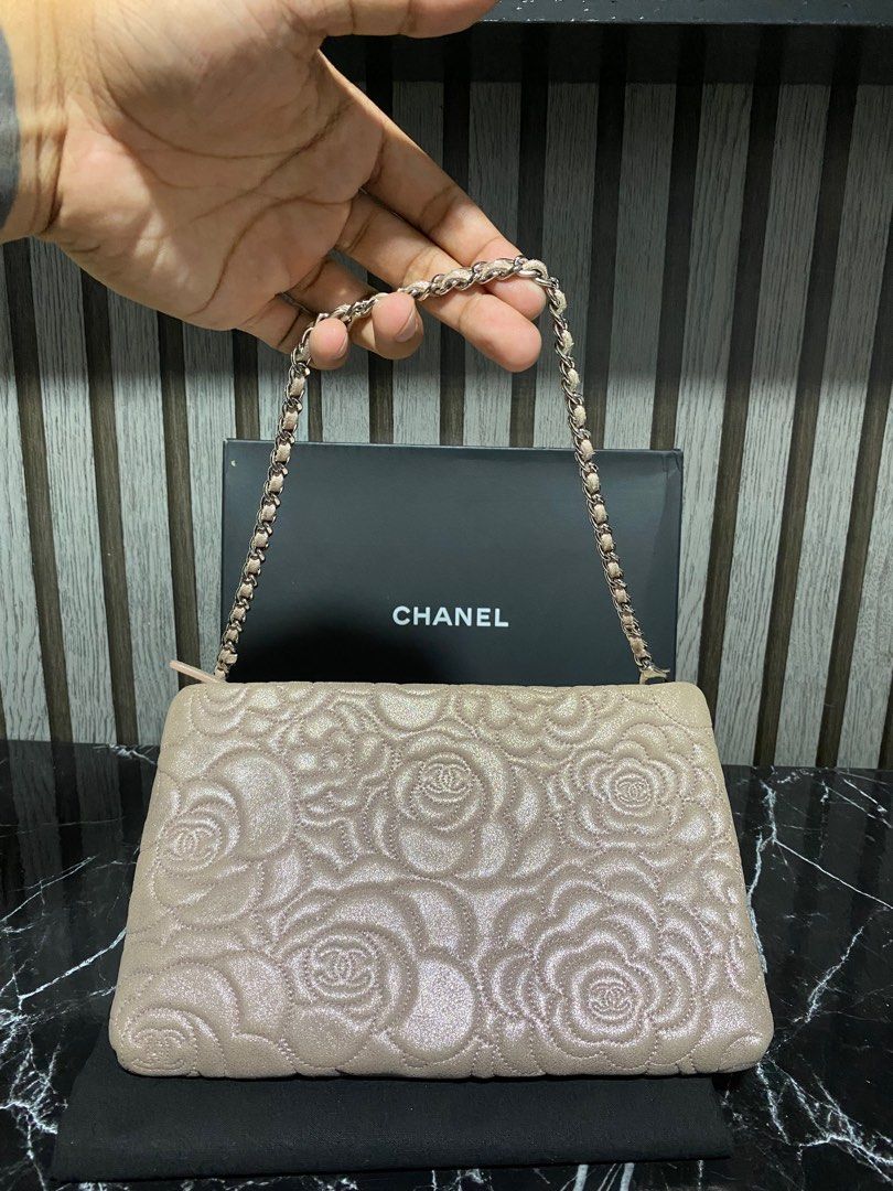 Chanel camellia handbag (Category: Luxury Bags & Wallets) located in Baguio. Submitted by fullroom.dgs (Listing ID 1393001284, Image 2). Description: Chanel camellia handbag Good condition Please check photos Authentic .