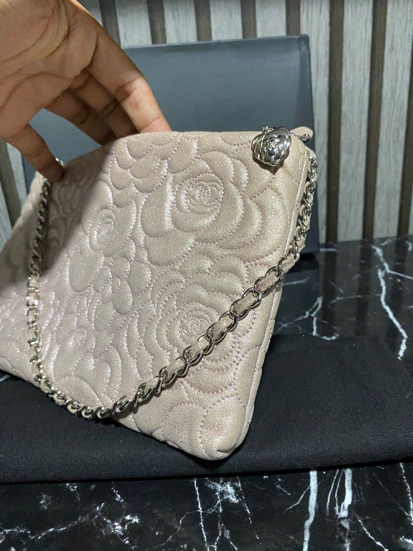 Chanel camellia handbag (Category: Luxury Bags & Wallets) located in Baguio. Submitted by fullroom.dgs (Listing ID 1393001284, Image 3). Description: Chanel camellia handbag Good condition Please check photos Authentic .