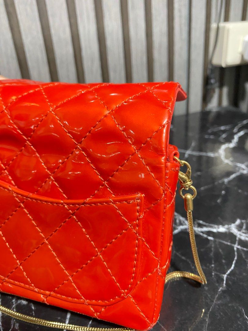 Chanel patent hand bag (Category: Luxury Bags & Wallets) located in Baguio. Submitted by fullroom.dgs (Listing ID 1393000647, Image 3). Description: Chanel patent handbag Good condition Please check photos Authentic.