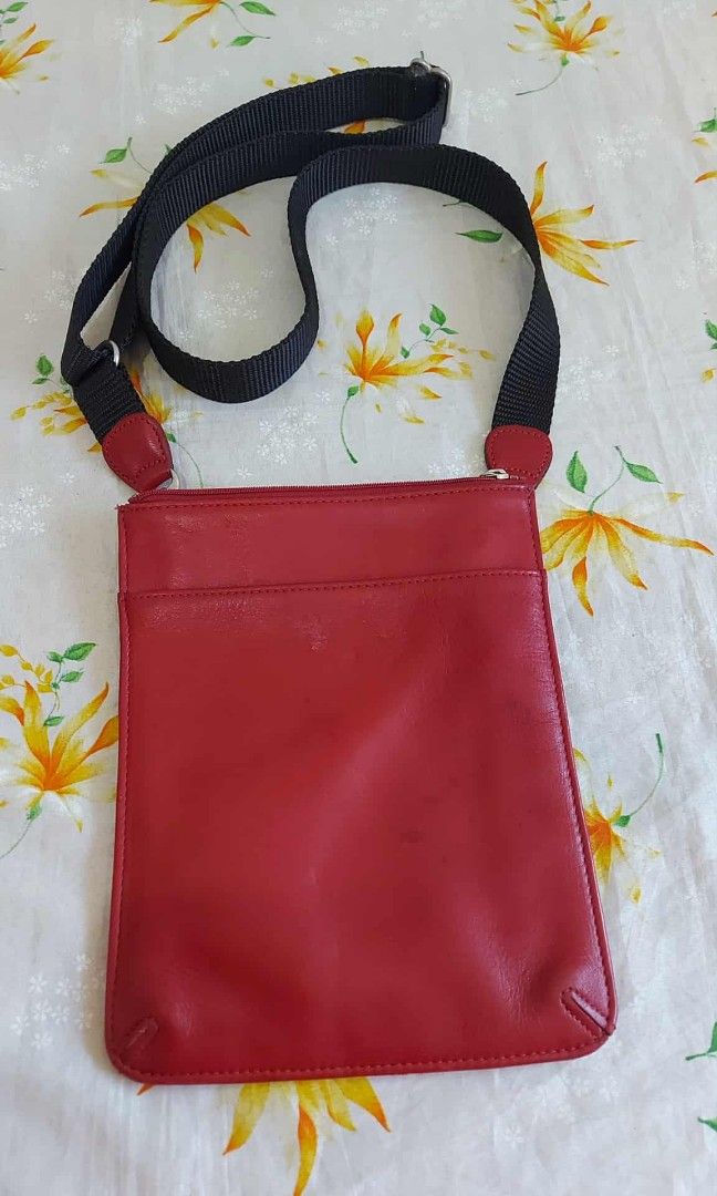 COACH red leather crossbody slingbag small (Category: Luxury Bags & Wallets) located in Baguio. Submitted by blossombeauty.chicfinds23 (Listing ID 1393028028, Image 3). Description: Very good condition Plus shipping Kasya cp Authentic.