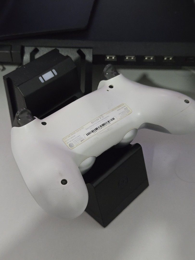 Ds4 original v2 SILVER, Video Gaming, Gaming Accessories, Controllers ...