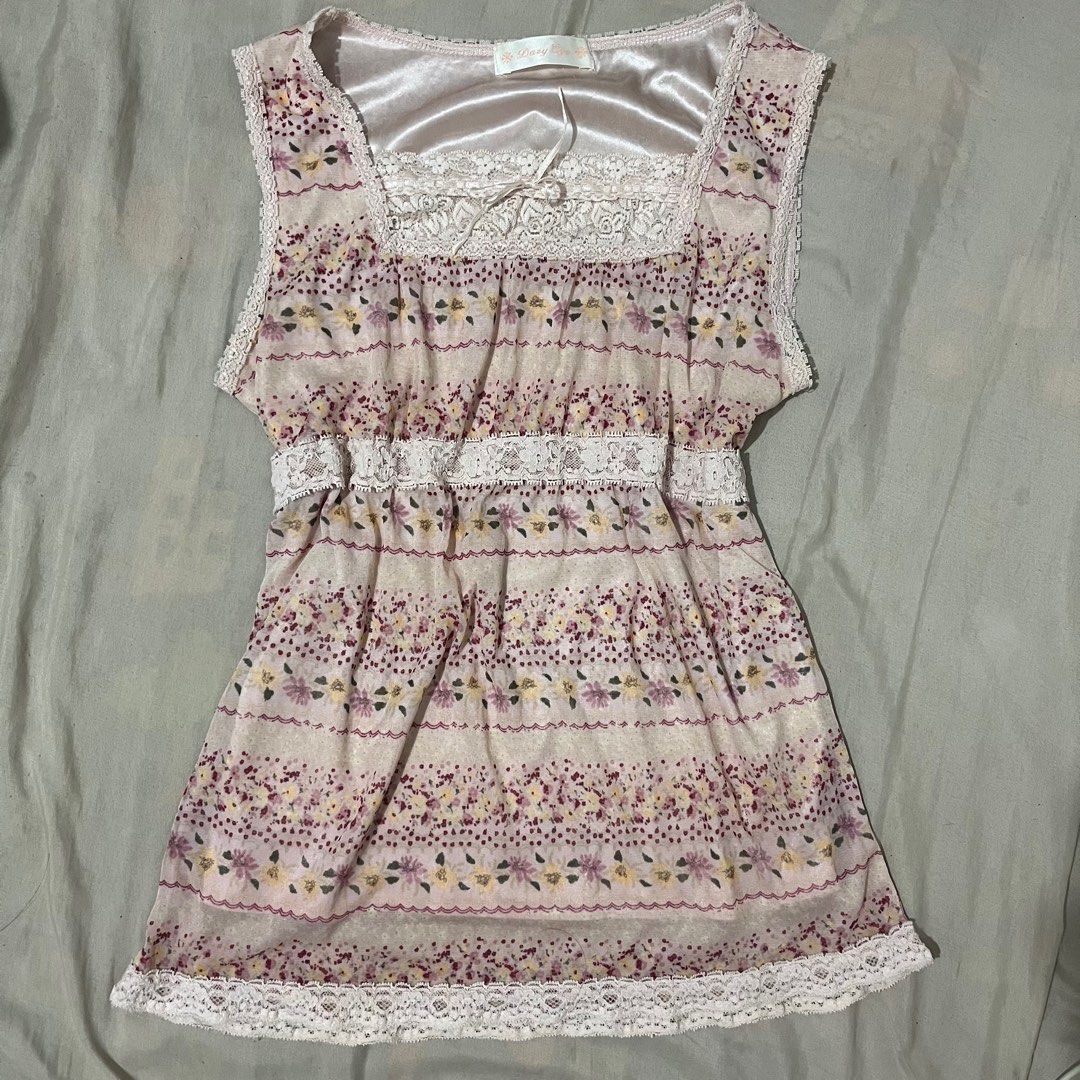 Floral Babydoll Top (Category: Sleeveless) located in Cavite. Submitted by dianscloset (Listing ID 1392910234, Image 1). Description: Size: XS-M - fabric is slightly stretchable - no issues - no when worn Price is slightly negotiable, reasonable offers only. ✨ Shop Guidelines ✨ 💸 Payment First Policy. GCash only. No payment, no process. 🛍️ send your shipping details (Name, Address, Contact No.) upon confirmation of orders. 📮 Shipping Fee start