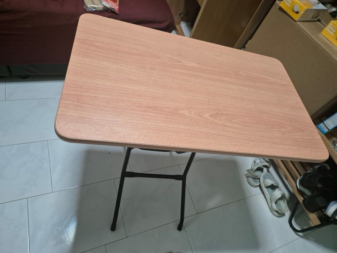 FOLDING TABLE/ STUDY TABLE (Category: Tables & Sets) located in Singapore. Submitted by kmllez (Listing ID 1392934197, Image 2). Description: Its a foldable study table. good for small room or want to aave space..