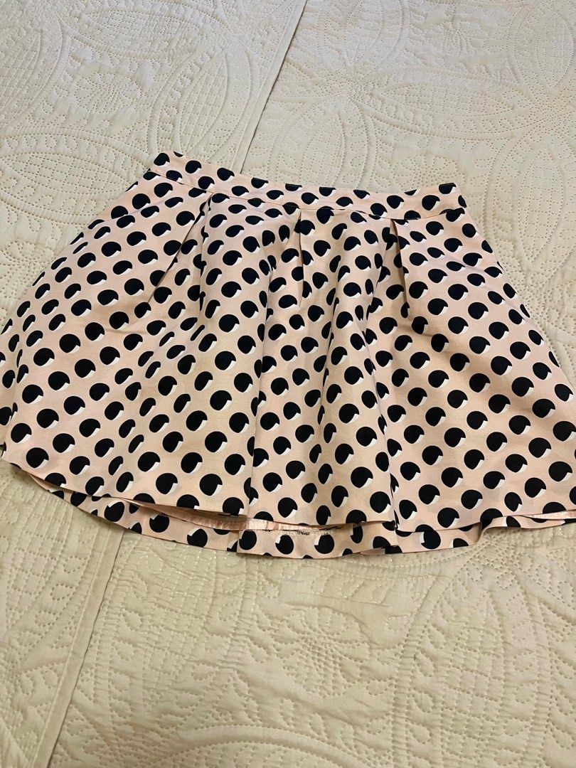 Forever 21 Skater Skirt (Category: Skirts) located in Makati City. Submitted by daysoftheriver1122 (Listing ID 1392928565, Image 1). Description: Wanna look sweet and demure — and a bit flirty? 🤭 This skirt is perfect then! 🌸 🌈 Color: Baby Pink with Black Polka Dots 📏 Size: Waist 28” | Length 14” .