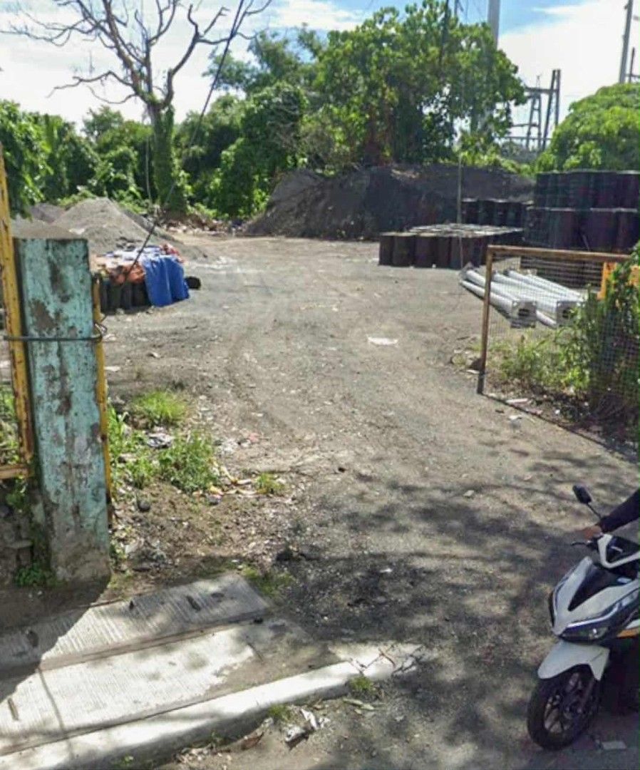 Forsale (Category: Commercial) located in San Pablo. Submitted by mirasolpri70270 (Listing ID 1392943838, Image 1). Description: COMMERCIAL LOT FOR SALE!!! SAN PABLO CITY, LAGUNA 1,347 SQM 25M NEGOTIABLE TITLED UPDATED TAX ALONG PROVINCIAL ROAD DM/PM FOR SITE VIEWING.