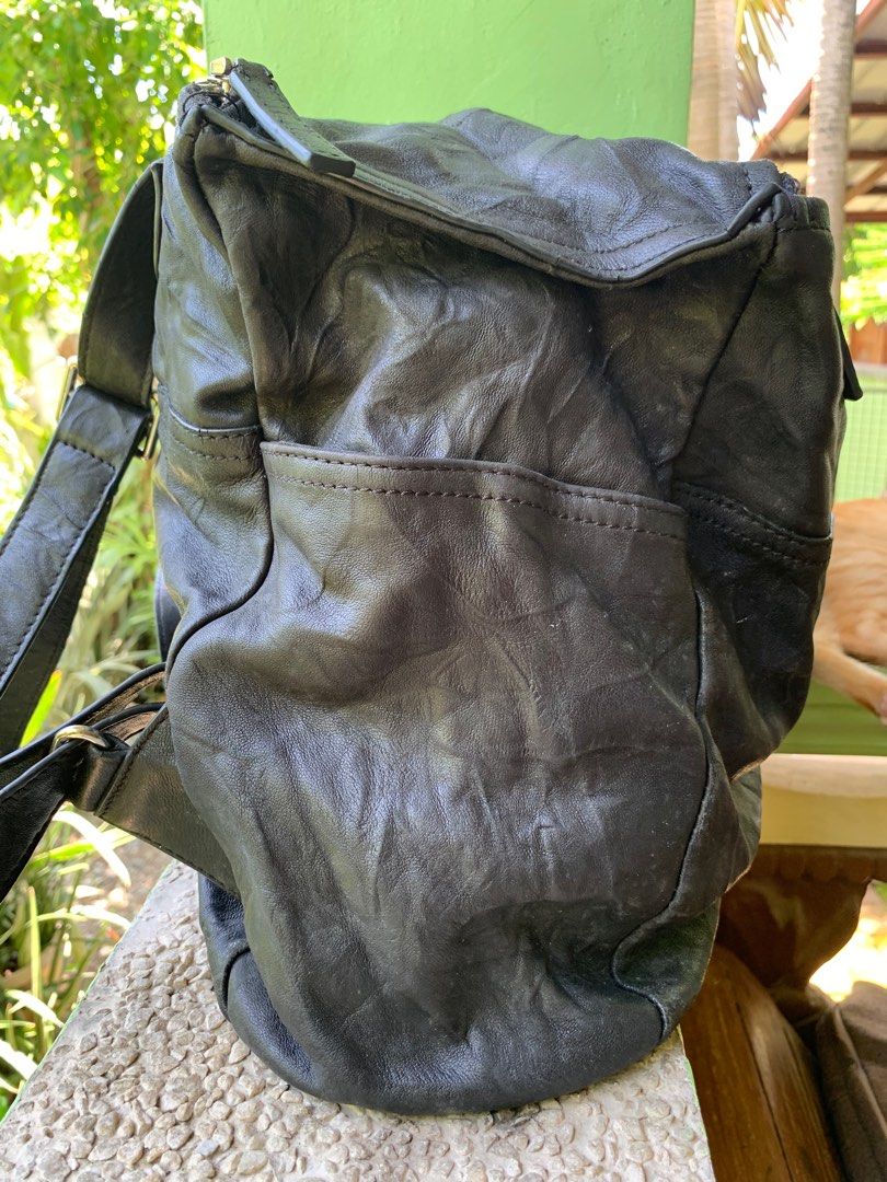 Givenchy backpack (Category: Luxury Bags & Wallets) located in San Fabian. Submitted by dhangkie86834 (Listing ID 1290156078, Image 3). Description: In good used preloved condition Sign of use but no major flaws Large size genuine leather.