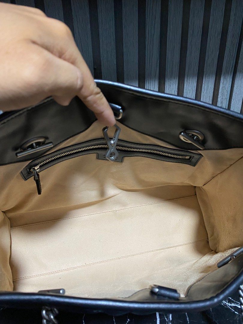 Gucci marmont leather tote bag (medium) (Category: Luxury Bags & Wallets) located in Baguio. Submitted by fullroom.dgs (Listing ID 1393010747, Image 3). Description: Gucci marmont tote bag medium Very good condition Please check photos Authentic.