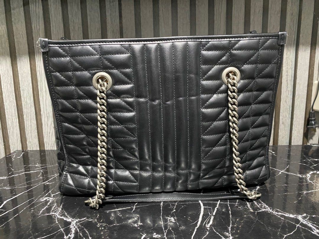 Gucci marmont leather tote bag (medium) (Category: Luxury Bags & Wallets) located in Baguio. Submitted by fullroom.dgs (Listing ID 1393010747, Image 2). Description: Gucci marmont tote bag medium Very good condition Please check photos Authentic.
