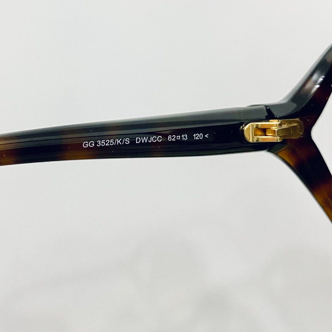 Gucci Sunglasses (Category: Luxury Accessories) located in Makati City. Submitted by aideclutter (Listing ID 1392970836, Image 3). Description: • Rarely used • Oversized lens • Case is peeling due to longtime storage • No lens cloth (I lost it) • Please check photos for details • Serious buyers only (Please don’t waste my time).