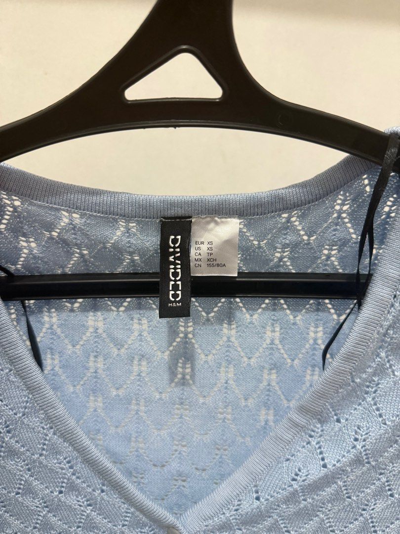 H&M Blue Cropped Top Shirt (Category: Shirts) located in Pasig City. Submitted by danielcf (Listing ID 1392966971, Image 3). Description: Preloved. Original. Negotiable. Shipping from Binan, Laguna..