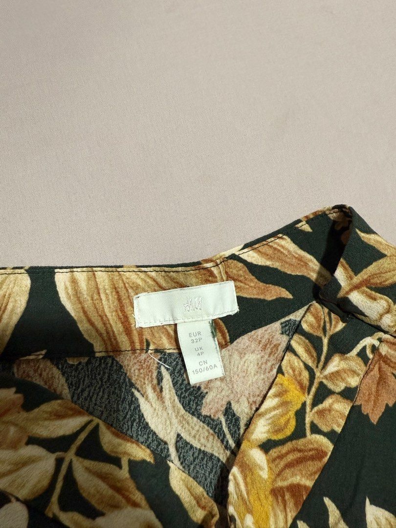 H&M Floral Maxi Skirt (Category: Skirts) located in Pasig City. Submitted by danielcf (Listing ID 1392967940, Image 2). Description: Preloved. Original. Negotiable. Shipping from Binan, Laguna..