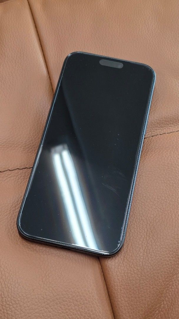 (Category: iPhone 16 Series) located in Singapore. Submitted by kkiddos (Listing ID 1392941265, Image 1). Description: Apple iPhone 16 Pro Max - Black color - 512GB storage - Battery health: 98% Protector on since day 1 (Glass and casing) Box available Only available on Friday 19 Sept Low ballers either get blocked or I will be rude to you. Read properly. If you don't respect my listing, I won't respect you..