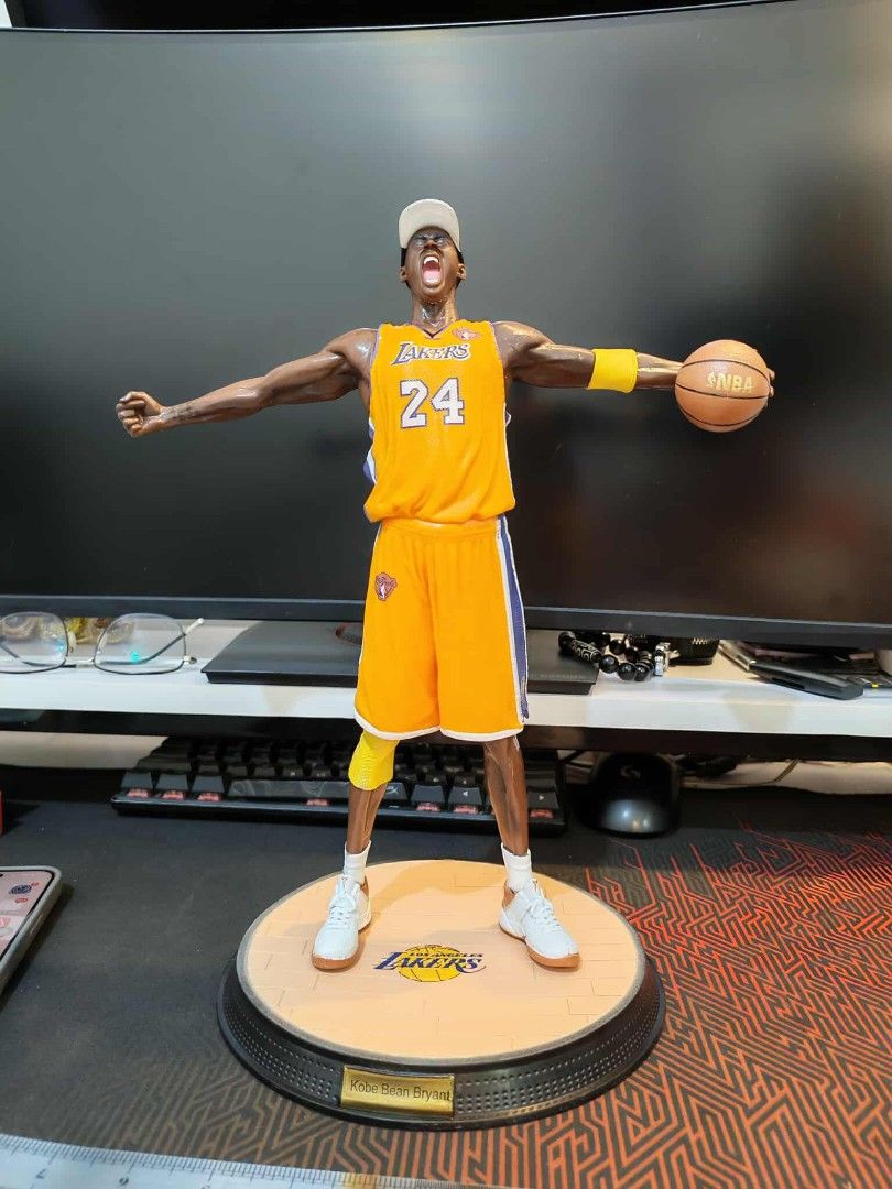 Kobe Figures (Category: Figurines & Statues) located in Santa Cruz. Submitted by jamezxcqwer (Listing ID 1393046840, Image 3). Description: mamba #8 - 2.5k kobe #24 - 1.8k kobe #24 - 850.