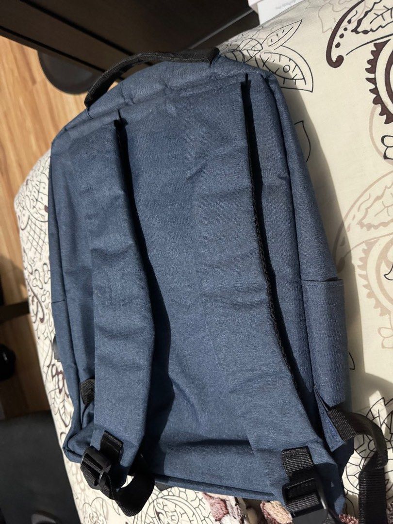 Laptop Bags (13”-15” inches laptops) (Category: Laptop Bags & Sleeves) located in Cavite. Submitted by jaybee28 (Listing ID 1288045210, Image 2). Description: Laptop bags Blue: 450 Gray: 300 Both: 600.