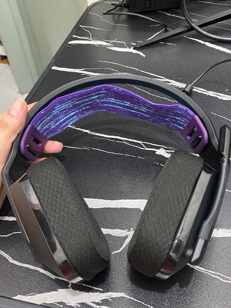 Logitech Wireless Gaming Headset (Category: Headphones & Headsets) located in Urdaneta. Submitted by annefrndz22 (Listing ID 1393061077, Image 1). Description: Logitech Wireless Headset Like new! Not abused.