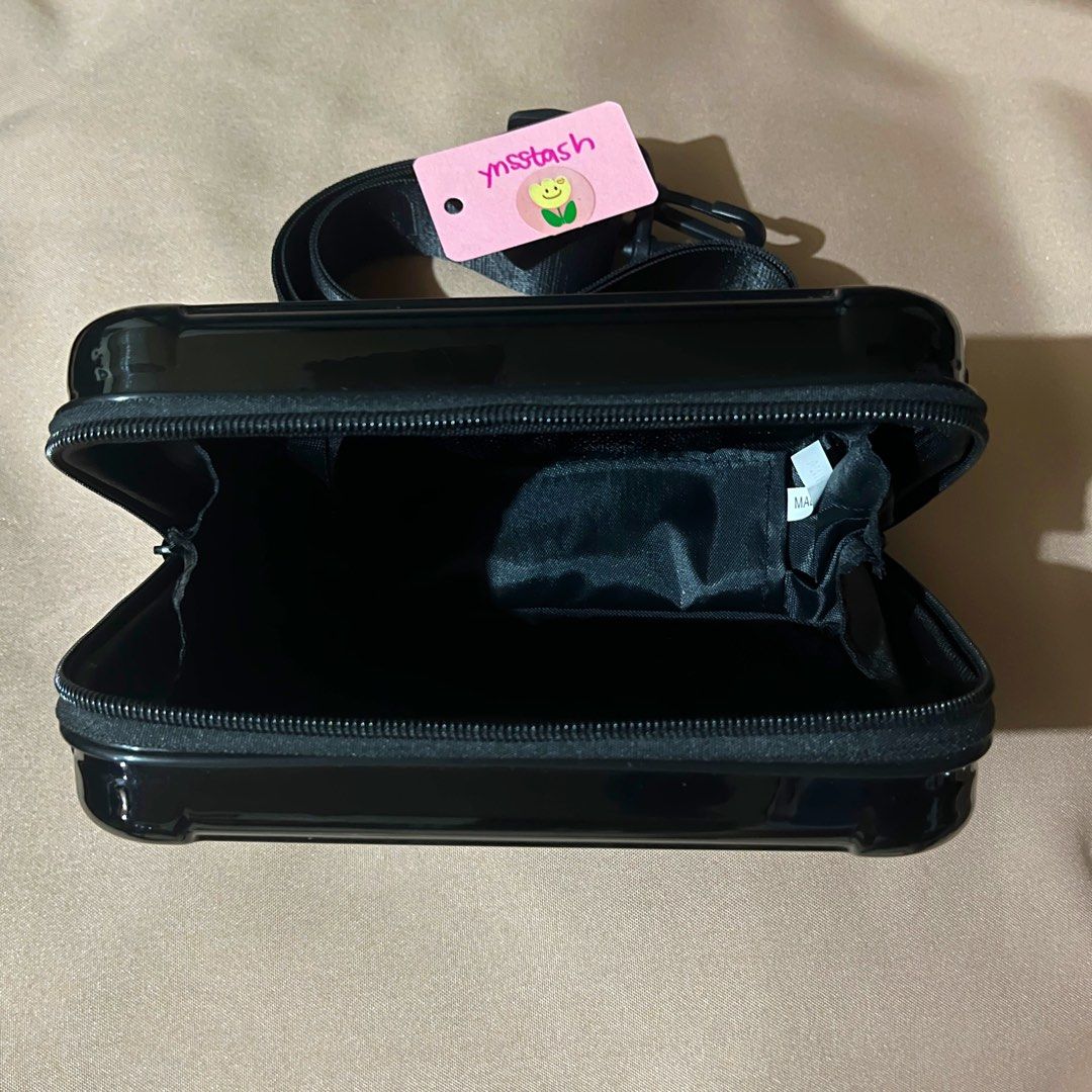 NuPrene Van-Ya Bag in Black (Category: Cross-body Bags) located in San Pedro. Submitted by ynsstash (Listing ID 1393020234, Image 2). Description: > Original > Preloved and barely used item > Fix Price: PHP 400 > Color: Black > Box: None NOTES: > For decided buyers. > Additional picture requests will not be accommodated. MODE OF DELIVERY > Meet-up: Festival Mall, Alabang SM Muntinlupa SM Sta Rosa > Shipping (Shipping fee will be paid by the buyer