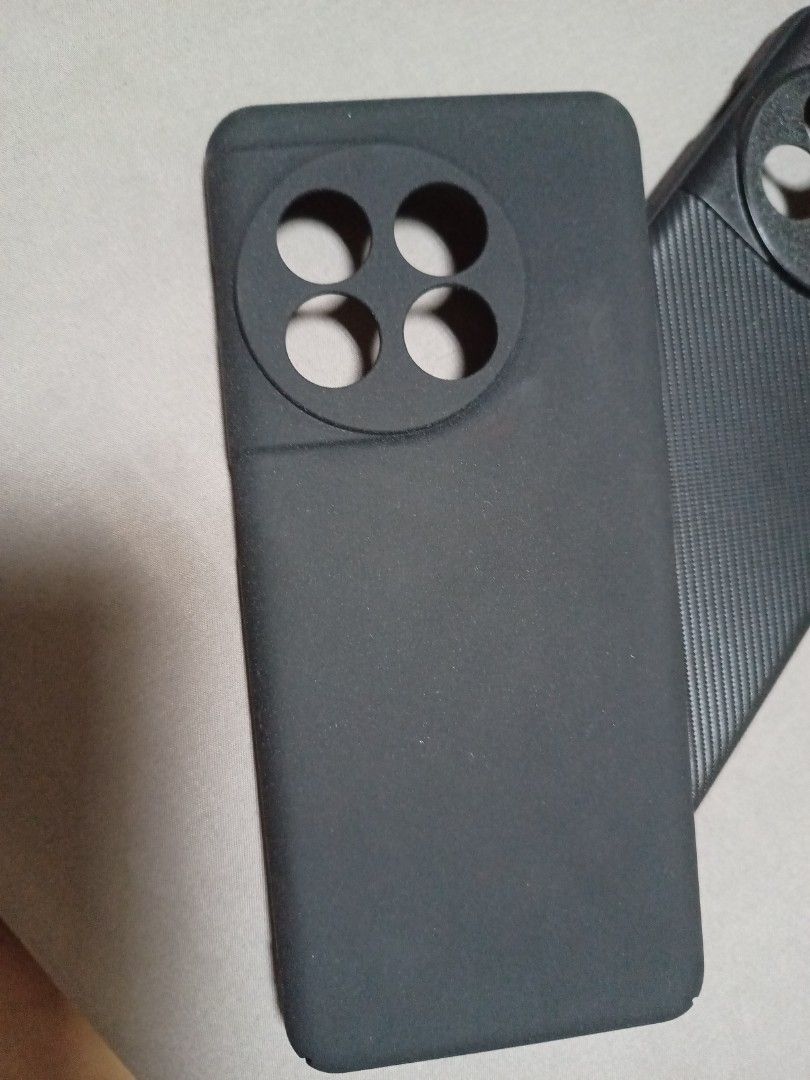 OnePlus 11 carbon hybrid and sandstone thin shell case (Category: Cases & Sleeves) located in Manila. Submitted by dongdongv (Listing ID 1393059506, Image 3). Description: 399 pesos EACH. Get both at 700 pesos. 1. Carbon Hybrid soft tpu frame case. 2. Sandstone ultra thin hard shell. both are the best case for OnePlus 11. pickup or meetup in Binondo only. grab/lalamove ok.