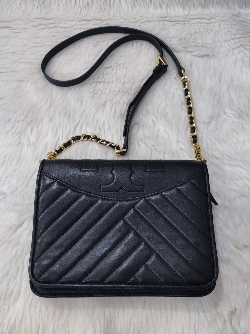 Preloved Authentic Tory Burch Chain Sling Bag (Category: Luxury Bags & Wallets) located in Bulacan. Submitted by mandjays (Listing ID 1393010568, Image 1). Description: Excellent condition. Strictly no returning of item. Negotiable..