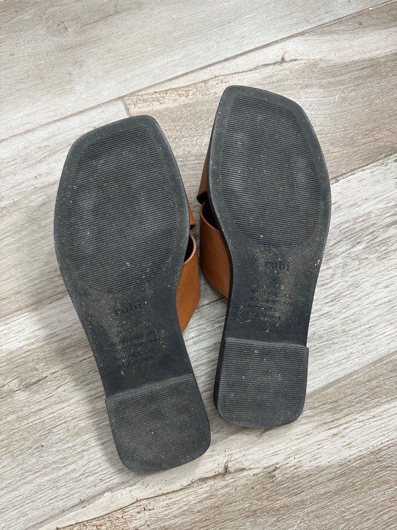 Rubi Crossover Brown Sandals (Category: Flats & Sandals) located in Paranaque City. Submitted by giatorres (Listing ID 1393027265, Image 3). Description: .