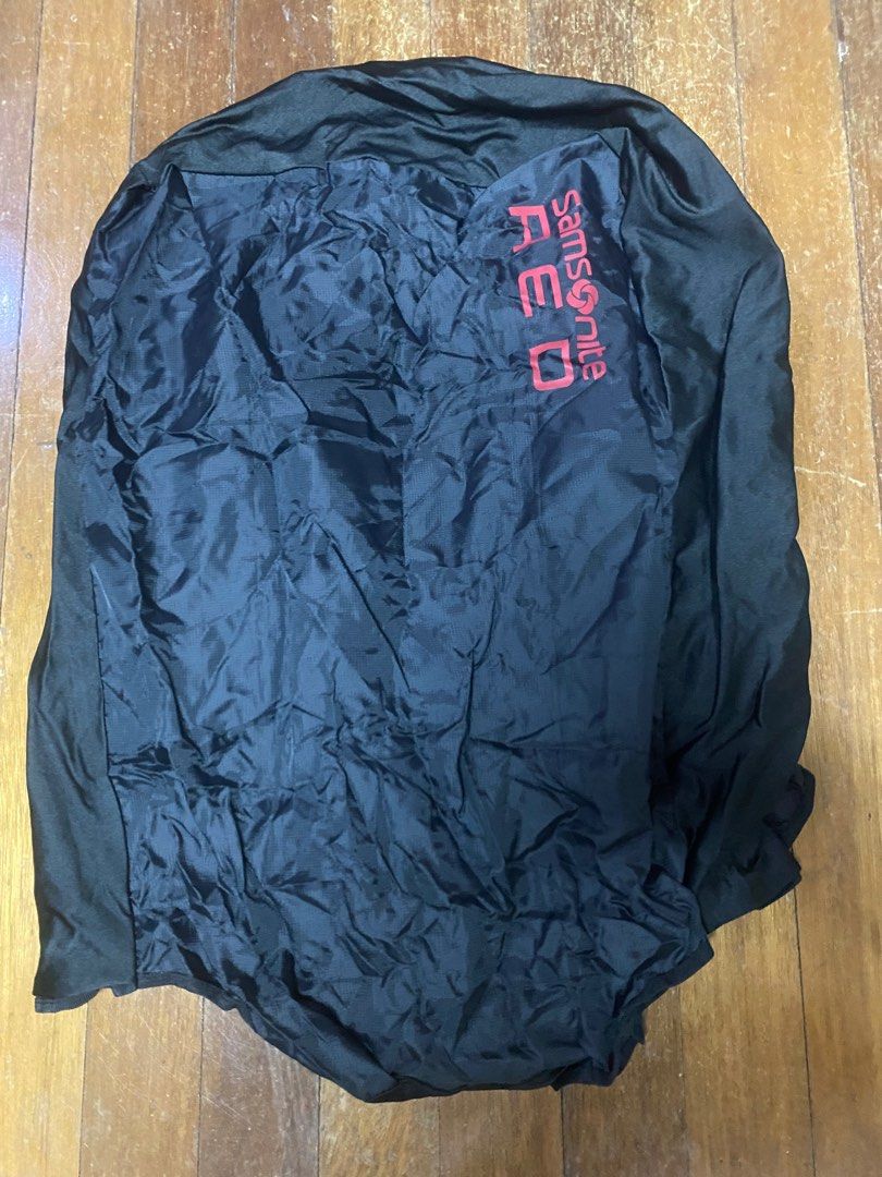 Samsonite Luggage Cover (Category: Purses & Pouches) located in Cebu City. Submitted by izacloset (Listing ID 1393006719, Image 2). Description: Samsonite Red Luggage cover Size 24inches x 20inches (medium luggage).