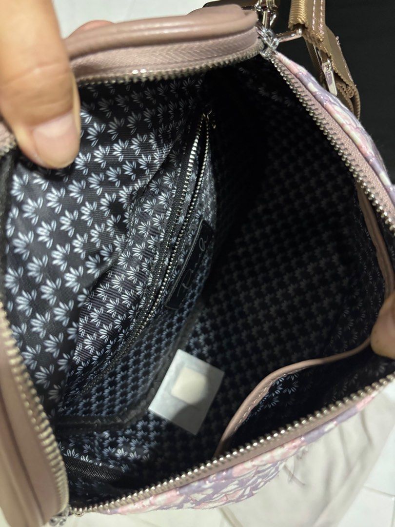Sling bag (Category: Cross-body Bags) located in Singapore. Submitted by cheesesecake (Listing ID 1392985708, Image 2). Description: Sling bag Brand new $15 can nego Meet up only can be discussed .