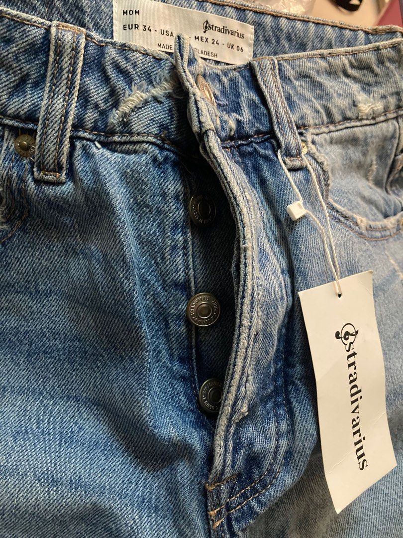 Stradivarius high waist mom short (Category: Shorts) located in Manila. Submitted by _beyyy (Listing ID 1392953985, Image 3). Description: fits 25-26 in waistline mas bagay sa thick thigh girlies NO LP PAYMENT FIRST MOP: Gcash MOD: Lalamove / J&T Shipping fee will be shouldered by the buyer 📍Taguig (near bgc).
